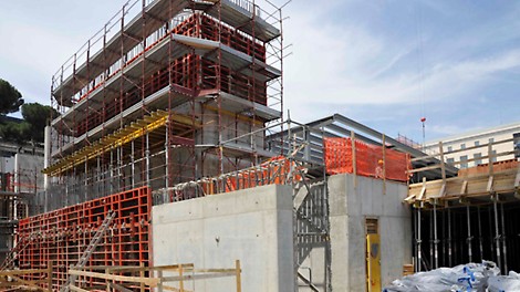 Per la realizzazione delle pareti è stata utilizzata la cassaforma a telaio TRIO