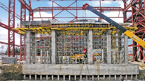 Для расчета и расстановки несущих лесов PERI UP для бетонирования ригелей высотой сечения до 1,80 м применялась статическая программа Rosett Processor.