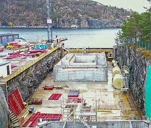 Endúr Sjøsterk (tidligere Bergen Group Sjøsterk) sitt anlegg i fjordbassenget på Stamsneset, Berge