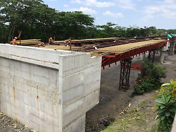 Celosías y ménsulas VARIOKIT para el soporte del tablero del Puente. 