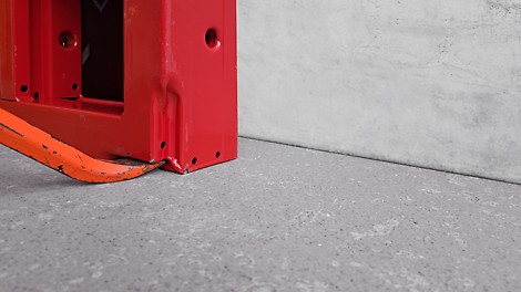 Die vergrösserte Fläche im Bereich der Hebelecke ermöglicht einen besseren Zugang mit dem Hebeleisen und erleichtert damit das Ausschalen.