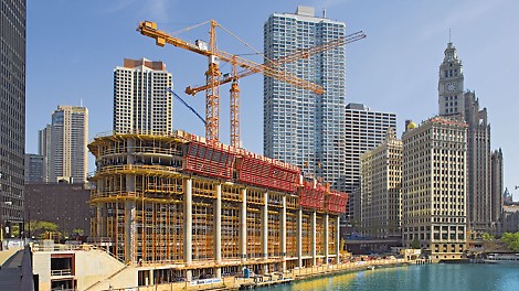 Trump International Hotel & Tower, Chicago, USA - During the construction of the massive reinforced concrete columns, ACS platforms also served as anti-fall protection at the slab edges.
