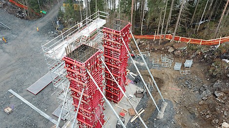 Koivusenojan ratasillan 14 m korkeat pilarit muotitettiin MAXIMO-järjestelmällä.