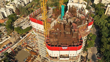 מערכת פנלי הגנה היקפית מסוג RCS-P לחזיתות הפתוחות, מאפשרת עבודה יעילה ובטוחה לפועלים העובדים בקומות הגבוהות.<br/>מתקן מטפס RCS-I עבור תבניות פנימיות של הממ&quot;דים.<br/>