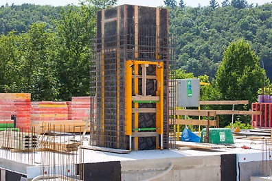 Time saving - assembly under 10 min with low number of components<br/>No specialist tools needed, easy to train to workforce<br/>Adaptable to different wall and recess widths<br/>Easy stripping with telescopic adjustment