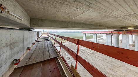 Large widths of influence and consequently reduced costs for anchoring, assembly and on-site material requirements.