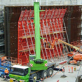 Trio placed for first pour 10.8m high 