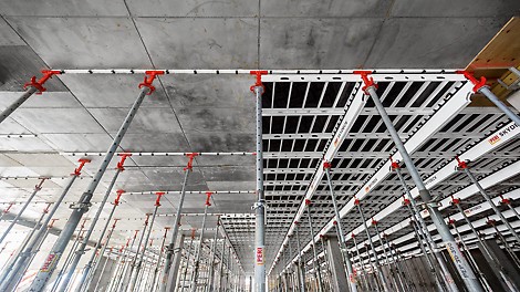 Die besondere Fallkopf-Konstruktion der SKYDECK erlaubte frühes Ausschalen und verringerte somit die Vorhaltemenge.