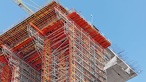 Motorway bridge over the Rio Sordo, Vila Real, Portugal: Both the superstructure formwork as well as the falsework are based on the VARIOKIT engineering construction kit.