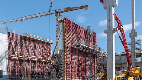 Der Bau der Sindelfinger Crashtest-Anlage war äußerst aufwändig – gefordert war höchste Präzision in kürzester Bauzeit.