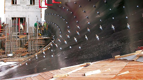 Implementation of the 3D grid model on the construction site with clearly defined tie positions and formwork panel joints.