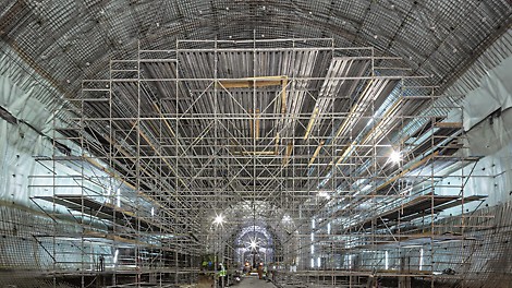 Detalhe da plataforma de trabalho com andaime