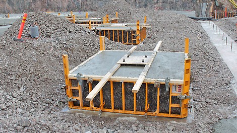 Perustuksissa käytössä oli kevyt DOMINO-järjestelmämuotti.