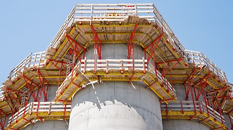 Grain Silo near Parma, Italy - Type-tested and a high level of safety in all operational areas: PERI CB 240 and CB 160 climbing scaffold systems on the inside and outside respectively.