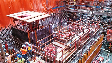 Installation of the lift shaft formwork system in progress.