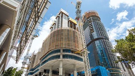 Barangaroo South, Sydney - The LPS enclosure nestles closely to the building also in circular sections areas - and thus ensures safe working conditions in the floors under construction as well as the areas of risk below.