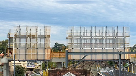 PERI provided a safety screen solution at Pendle Hill to allow for a new platform structure to be built over a live metro railway line.