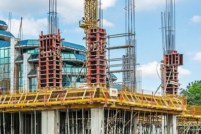 Brzo i jednostavno prilagođavanje visine i preseka uz korišćenje što manjeg broja sistemskih elemenata važan je kriterijum za višestruku primenljivost oplate stubova.