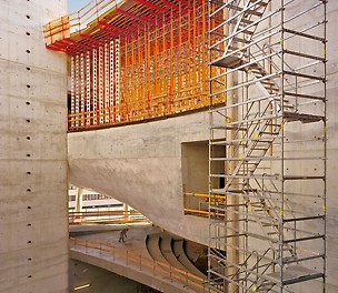 Apart from the extensive contribution made by the customized formwork construction, a wide range of series equipment was used.