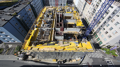 MAXIMO und SKYDECK im Einklang Im Einklang mit der flotten MAXIMO Tempovorgabe für die Wände werden mithilfe der SKYDECK alle Geschossdecken systematisch und damit auch effizient geschalt.