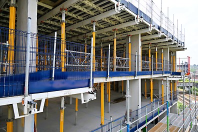 Lightweight Modular Slab Formwork | PERI SKYDECK Efficient and versatile slab formwork solution – the PERI SKYDECK system delivers precision, speed, and cost-effectiveness for modern concrete building projects.