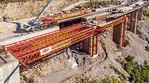 Vijadukt 12+660 je deo novog autoputa od Kičeva do Ohrida, karakterističan po poziciji na teško pristupačnom terenu u blizini Kičeva. 
