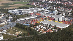 Letecký pohled na areál společnosti PERI ve Weissenhornu