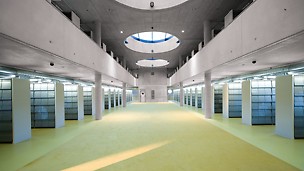 Bibliothek Königgrätz, Tschechien - Das Architekturkonzept der Innengestaltung sieht eine klare Linienführung und geordnete Strukturen der Bauteilelemente vor.
