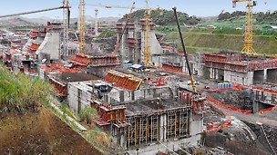 Plavební komory Panamského průplavu: Po více než 12 měsících od zahájení výstavby jsou již patrné neobvyklá velikost stavby a mohutnost jednotlivých stavebních částí. 