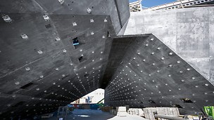 The V&A Museum, Dundee, United Kingdom: Wall 18; one of the structure’s most twisted walls, merges with the relatively linear tunnel Walls 17 and 2. The metal wall-fixings are hanger brackets for the precast units.