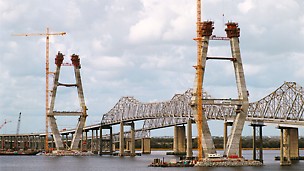 Two 175 m high piers at a distance of 472 m from each other, take the loads of this cable stay construction which connects both sides of the Cooper River.