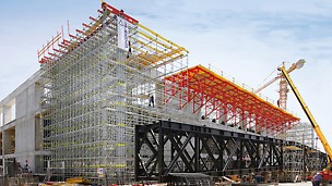 Sports arena Lora, Split, Croatia - The PERI solution served as both shoring and an assembly platform on which the enormous steel trusses of the roof construction were set down, assembled and moved into position.