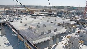 Part of the 80,000 sqm slab to be poured using PERI SKYDECK, the lightweight slab formwork.