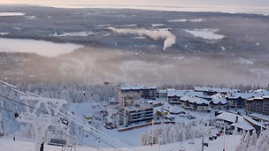 Ski Chaletsit valmistuivat aivan rinteiden juureen, Ruka-keskukseen.