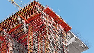 VARIOKIT Heavy-duty shoring: Motorway bridge over the Rio Sordo, Vila Real, Portugal: Both the superstructure formwork as well as the falsework are based on the VARIOKIT engineering construction kit.