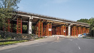 Podepření mostu na dálnici D1, Hvězdonice: Flexibilně vytvořené zabezpečení stavby se systémem VST.