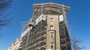 Oprava fasády a střechy činžovního domu v Praze
