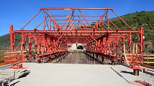 Progetti PERI, Viadotto San Lorenzo - L’estrema rigidezza della trave reticolare principale assicura un’ottimale distribuzione del carico evitando sulle travi del ponte carichi puntuali eccessivi