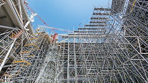 Palazzo Italia,  Expo Milano 2015 - il sistema PERI UP Flex è stato impiegato per il sostegno delle casseforme e per il montaggio della struttura in acciaio