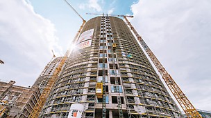 The large-scale project, SKY PARK, is the new cultural epicentre of Bratislava – in addition to customised scaffolding solutions, PERI made use of the RCS rail climbing system in combination with VARIO GT 24 girder wall formwork during the erection of the residential complexes.
(Photo: Penta Real Estate) 