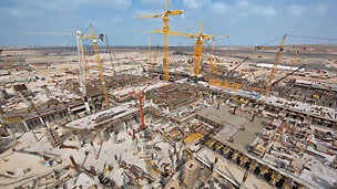 Complesso del Midfield Terminal, Abu Dhabi - Con grande efficienza PERI pianifica e fornisce sistemi di casseforme e impalcature