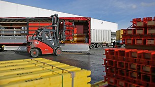 Logistische Dienstleistungen von PERI stehen für fristgerechte Lieferungen und ein exzellentes Logistik Management.
