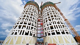 Las Torres de Hércules, Los Barrios, Španija  - ogromna slova, koja formiraju natpis „Non plus ultra“, integrisana su, čitavom visinom ove građevine, u betonsku fasadu.