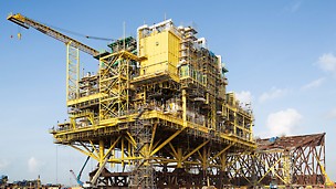 Die Gaskompressorplattform CA-KU-A1 wurde mithilfe von umfassenden PERI&nbsp;Gerüstlösungen in der Werft von Dragados Offshore in Tamaulipas/Mexiko errichtet.