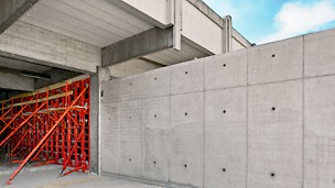 The defined arrangement of individual MAXIMO panels allows the visually appealing design of concrete surfaces with a clean concrete finish without any impressions due to unused tie holes or the occurance of concrete bleeding through non-sealed tie points.
