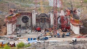 Hidroelektrana Smithland - hidroelektrana Smithland ima 3 turbine, zbog vrlo kratkog roka za gradnju sve tri cijevi moraju se izvoditi paralelno s kontinuirano promjenjivim poprečnim presjekom. 