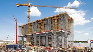 Centrala electrică Belchatow, Polonia - Structura suport desfășurată pe două etaje, cu o înălțime totală de 25 metri, găzduiește instalația de absorbție pentru procesul de desulfurare a gazelor de ardere.