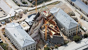 Vojno-istorijski muzej, Drezden, Nemačka - gotovo 100 m dugačka i do 30 m visoka čelično-staklena konstrukcija koja ima formu klina, delo je renomiranog arhitekte Daniel Libeskinda.