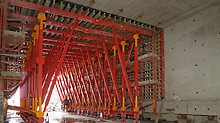 Travelling formwork for the UK’s first curved box jack.