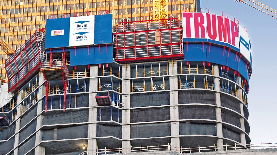 Trump International Hotel & Tower, Chicago, USA - The RCS climbing protection panel secured site personnel against falling at all times and also provided reliable protection against strong winds at great heights.